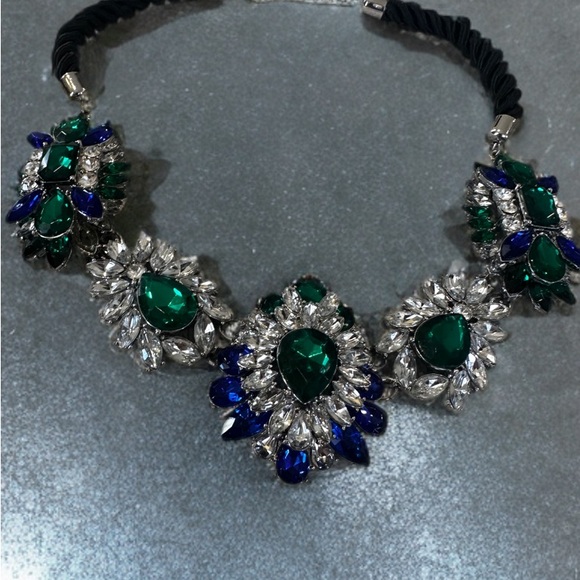 Elegant Silver and Green Statement Necklace - Picture 2 of 9